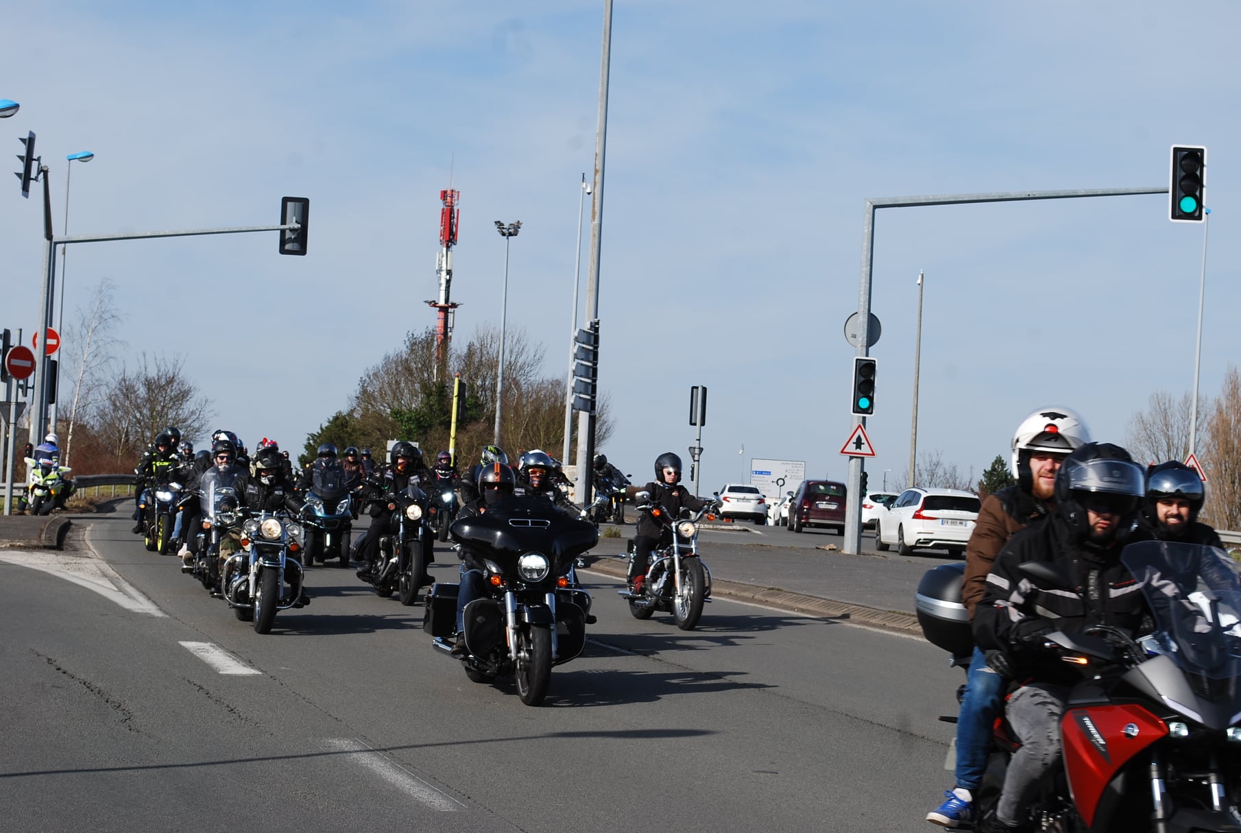 Motards en cortège lors d'une manifestation nationale de défense des deux-roues